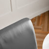 détail matière Housse de chaise en simili cuir gris