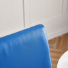 détail matière Housse de chaise en simili cuir bleu