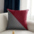 Housse de coussin en simili cuir motif triangle bordeaux et gris