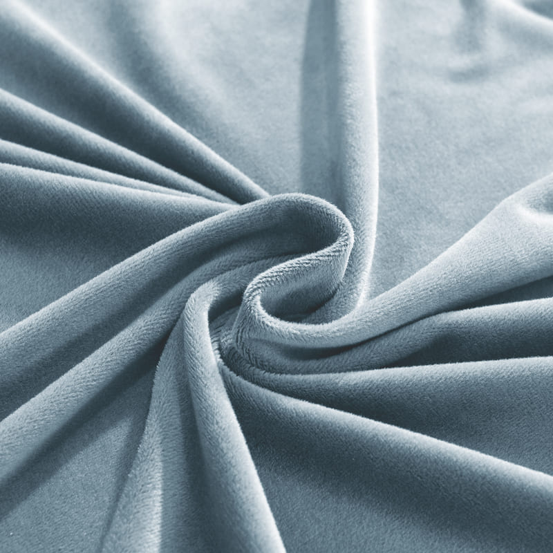 vue rapprochée du tissu de la housse de canapé d'angle velours bleu gris