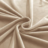 vue rapprochée du tissu de la housse de canapé d&#39;angle velours grège